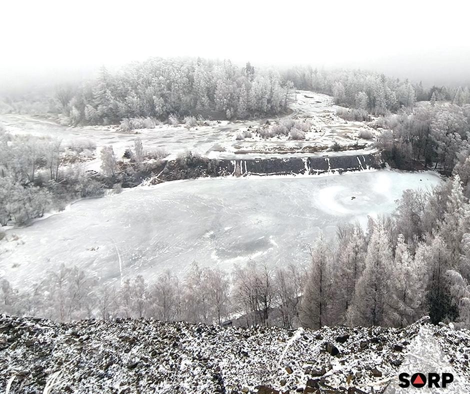 Pużakon 2026 widok z punktu widokowego na zamarznięte jezioro